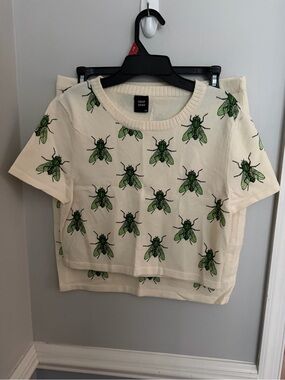 Drop Dead Cream Knit Skirt Set  with Green Fly Motif Size 10